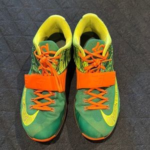 KD 7 weatherman edition, great condition, excellent grip. Size 11.5 basketball
